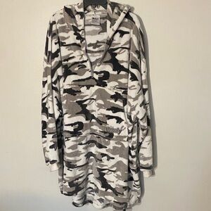 Comfy Women's Camouflage Hooded Sleepwear